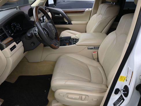 Used 2019 Lexus LX 570 4WD image 5