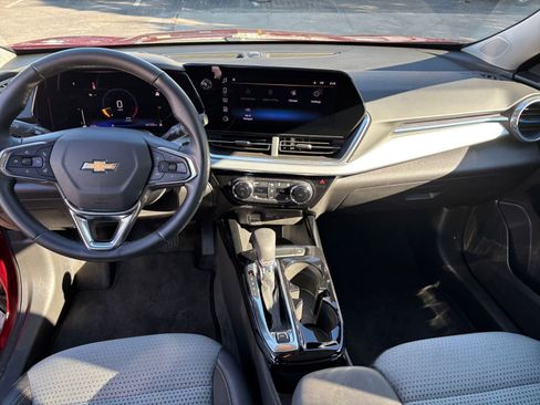 Used 2025 Chevrolet Trax LT w/ LT Convenience Package image 27