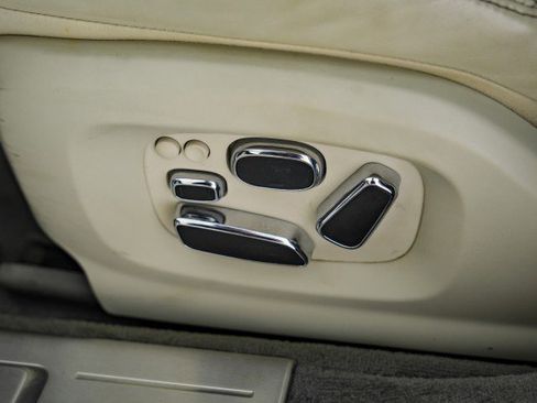 Used 2012 Jaguar XJ L image 28