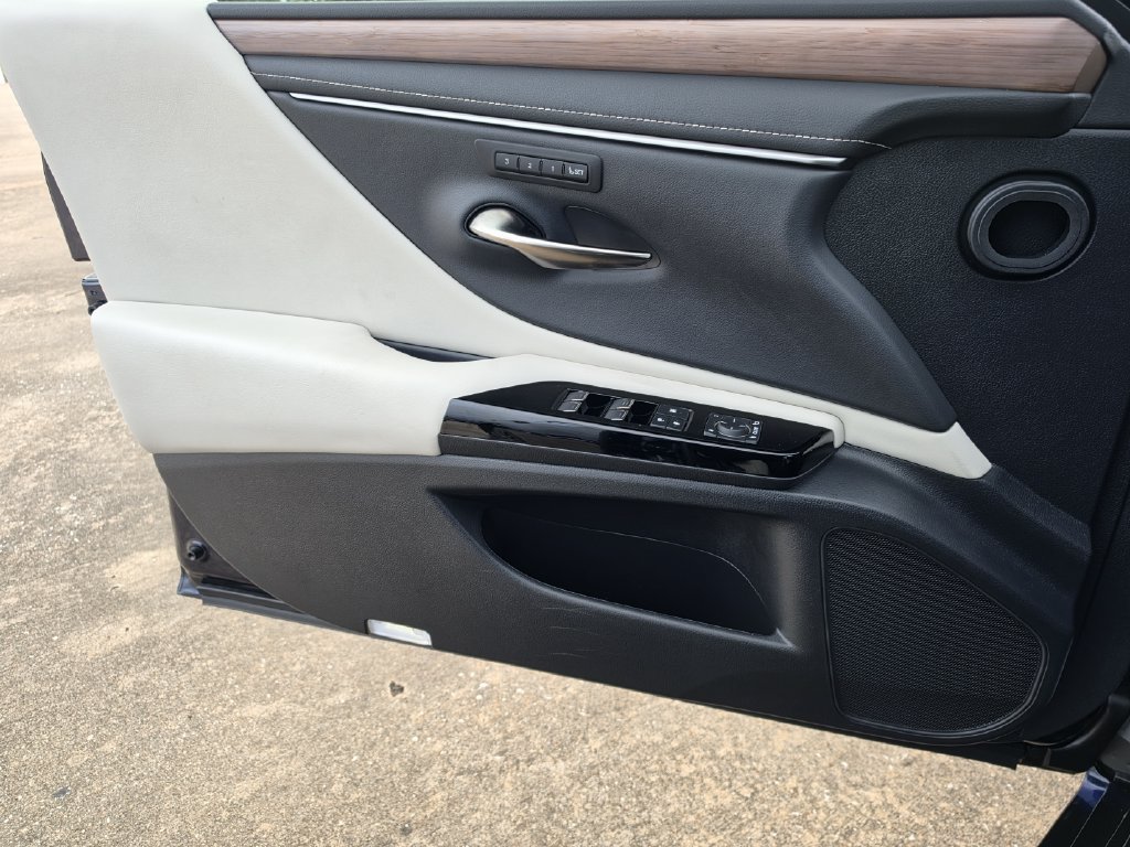 Used 2024 Lexus ES 350 w/ Premium Package FWD image 25