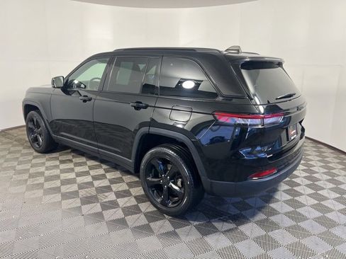 Certified 2023 Jeep Grand Cherokee Limited w/ Black Appearance Package image 6