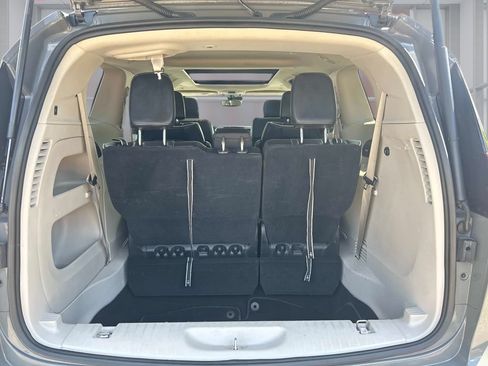 Used 2023 Chrysler Pacifica Limited FWD image 17