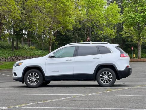 Used 2019 Jeep Cherokee Latitude Plus AWD/4WD image 2