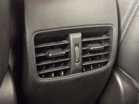 Certified 2025 Toyota Corolla Cross XLE FWD image 31