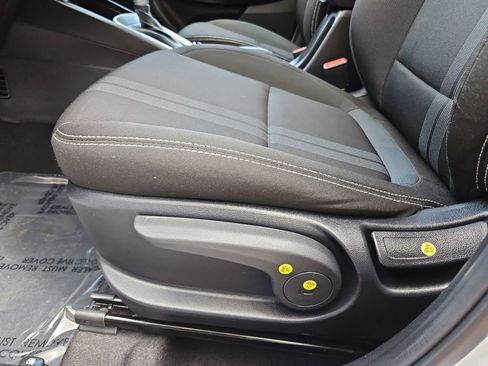 Used 2025 Hyundai Venue SEL image 24