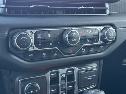 New 2025 Jeep Wrangler Unlimited Rubicon 392 image 21