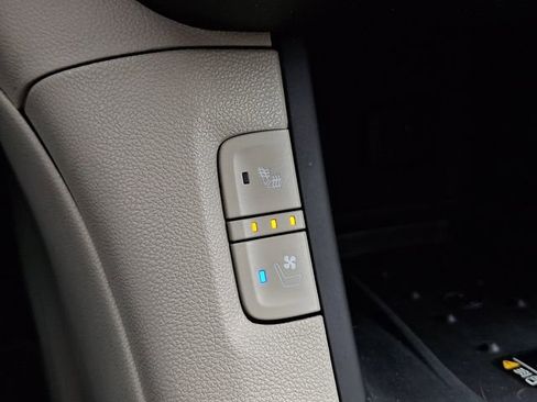 Used 2018 GMC Acadia Denali w/ Technology Package AWD/4WD image 24