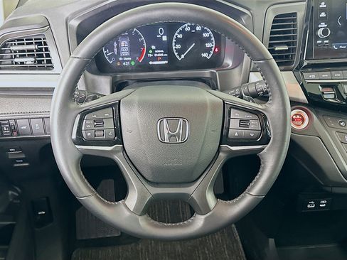 Used 2025 Honda Odyssey EX-L image 18