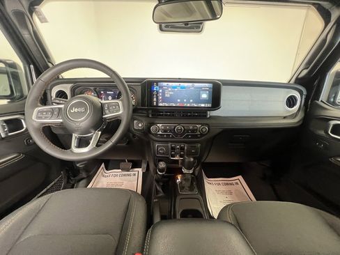 Used 2024 Jeep Wrangler Sahara image 10