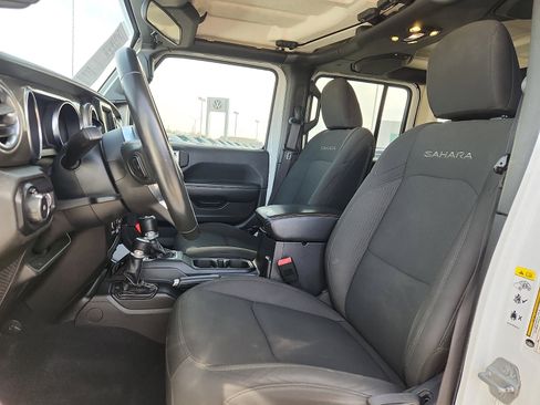 Used 2019 Jeep Wrangler Unlimited Sahara AWD/4WD image 13