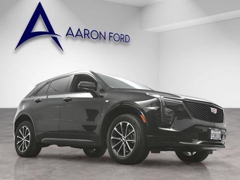 Used 2024 Cadillac XT4 Sport image 2