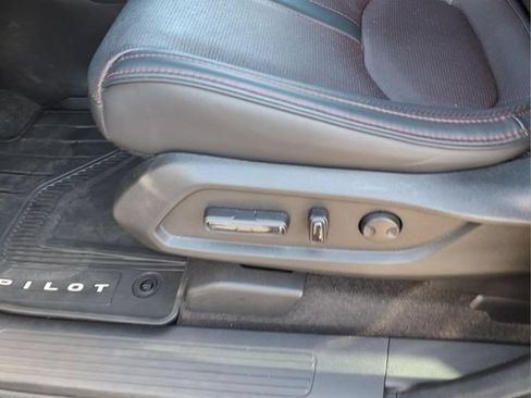 Used 2025 Honda Pilot Black Edition image 21