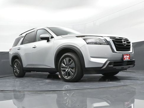 Used 2024 Nissan Pathfinder SV image 28