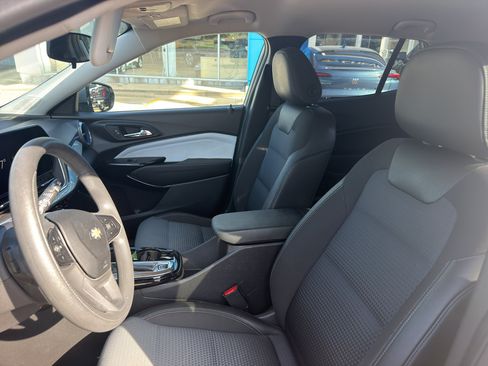 Used 2024 Chevrolet Trax LT FWD image 4