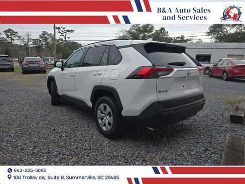 Used 2019 Toyota RAV4 LE FWD image 4