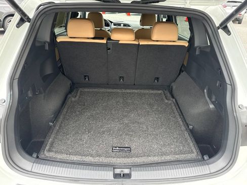 Certified 2024 Volkswagen Tiguan SE AWD/4WD image 11