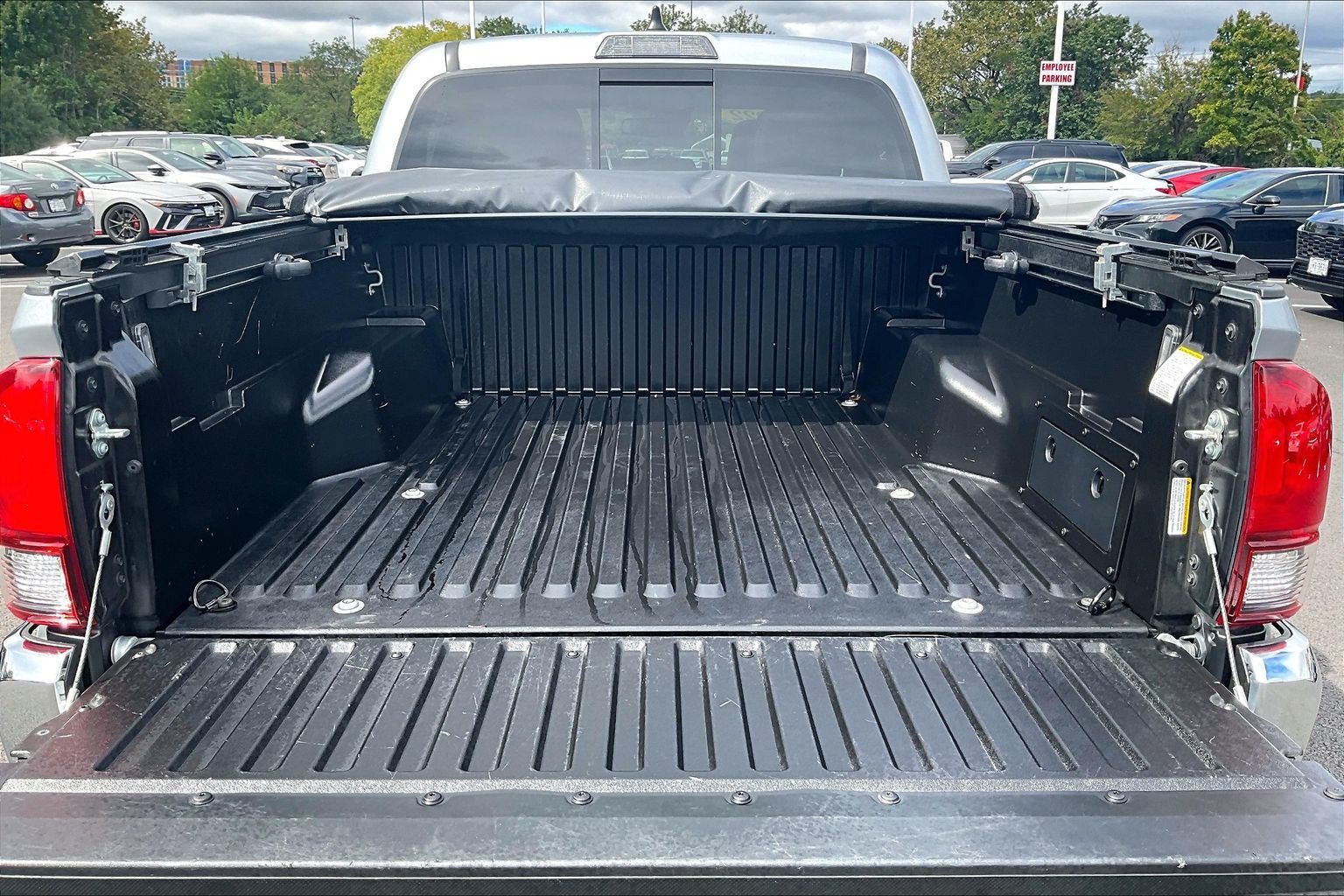 Used 2022 Toyota Tacoma SR5 AWD/4WD image 32