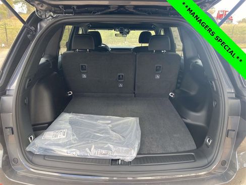 New 2025 Jeep Grand Cherokee Laredo w/ MOPAR Finishing Package image 9