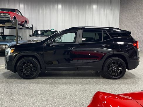 Certified 2022 GMC Terrain SLE w/ Driver Convenience Package image 2