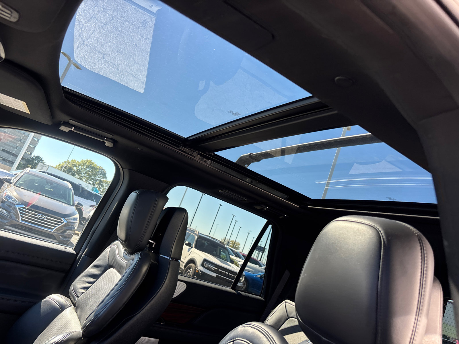 Certified 2024 Lincoln Navigator Reserve AWD/4WD image 25