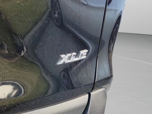Used 2019 Toyota RAV4 XLE image 9