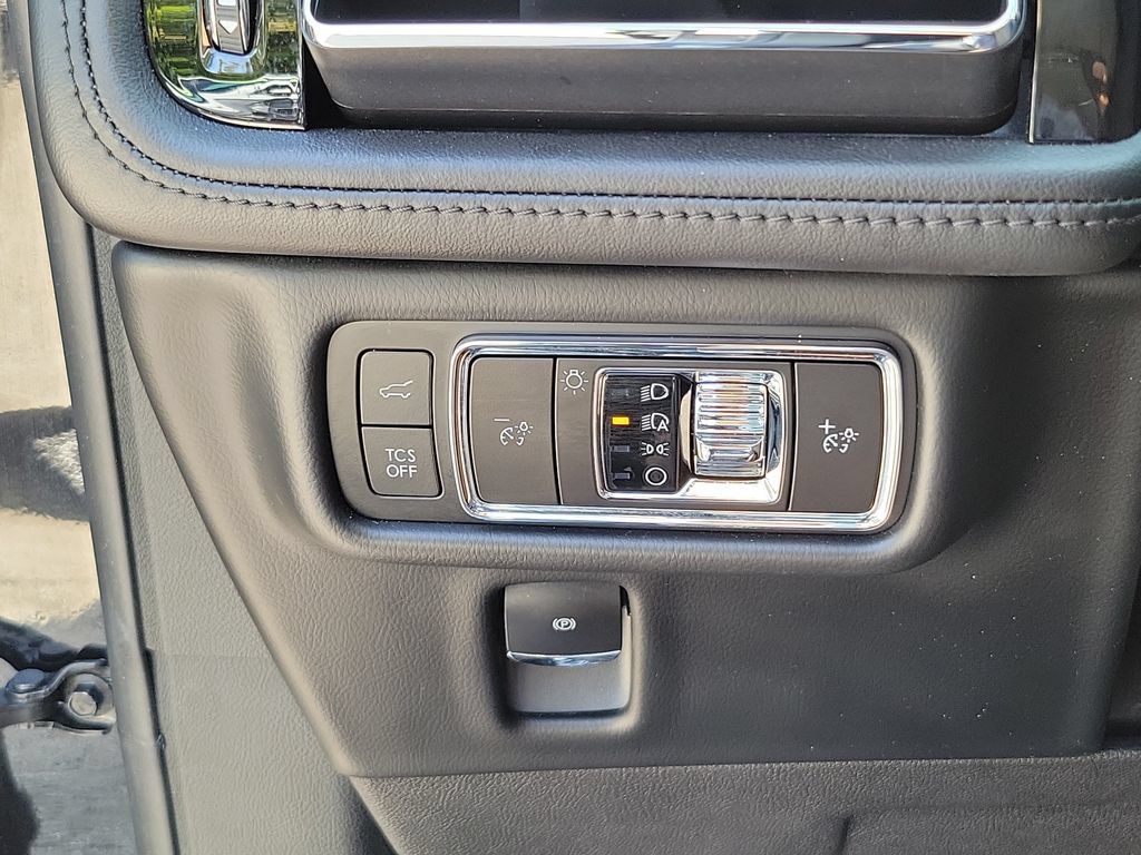 Used 2023 Lincoln Nautilus FWD w/ Premium Package image 19