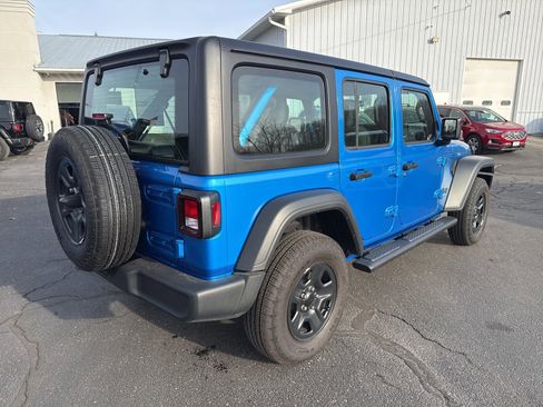 Used 2025 Jeep Wrangler Sport image 7