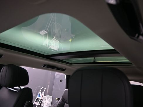 New 2025 Land Rover Range Rover Long Wheelbase SE image 32