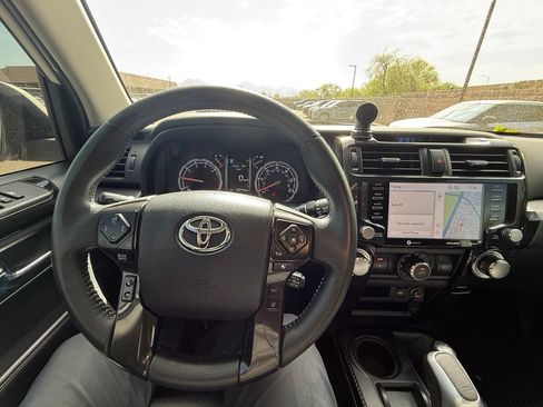 Used 2022 Toyota 4Runner TRD Off-Road Premium AWD/4WD image 23