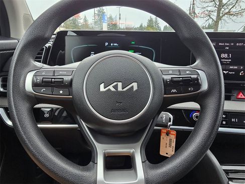 Used 2023 Kia Sportage LX image 15