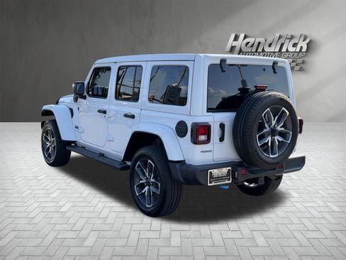Used 2024 Jeep Wrangler Unlimited w/ Convenience Group AWD/4WD image 8