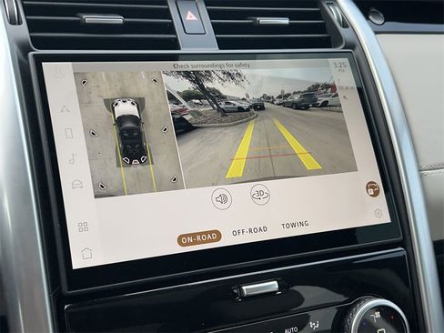 Used 2025 Land Rover Discovery S image 34