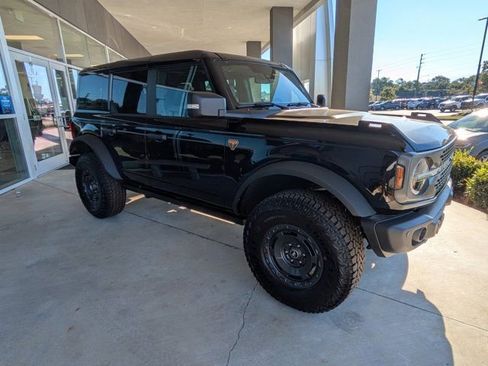 New 2025 Ford Bronco Badlands image 2