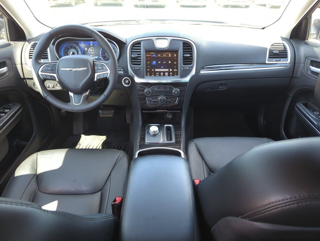 Used 2015 Chrysler 300 Limited RWD image 15