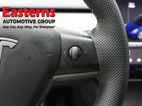 Used 2022 Tesla Model 3 Standard Range RWD image 16