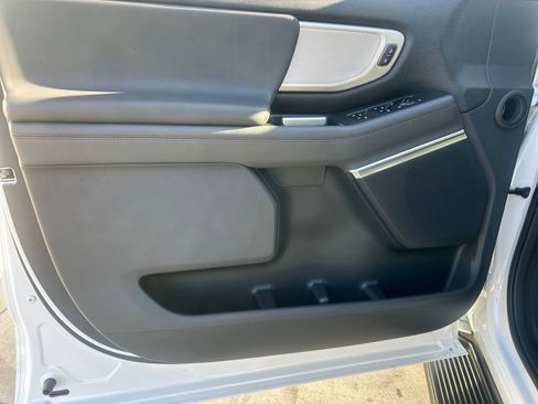 New 2025 Ford Expedition Active image 10