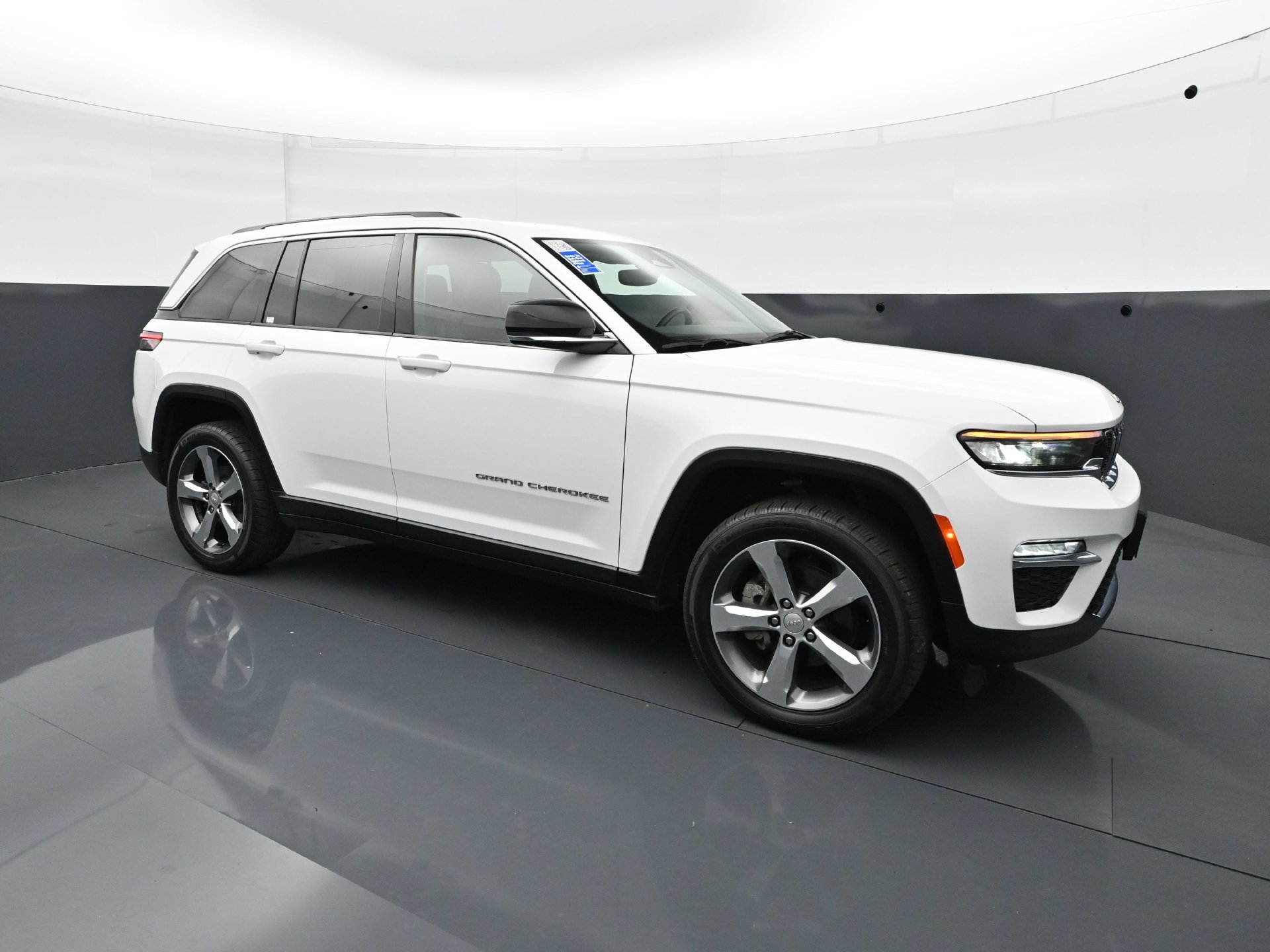 Used 2022 Jeep Grand Cherokee Limited AWD/4WD image 9