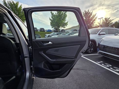 New 2026 Volkswagen Jetta SE FWD image 32