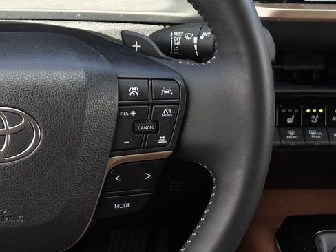 Used 2025 Toyota Crown Signia AWD/4WD image 16