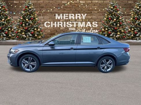 Used 2023 Volkswagen Jetta SE w/ Panoramic Sunroof Package image 2