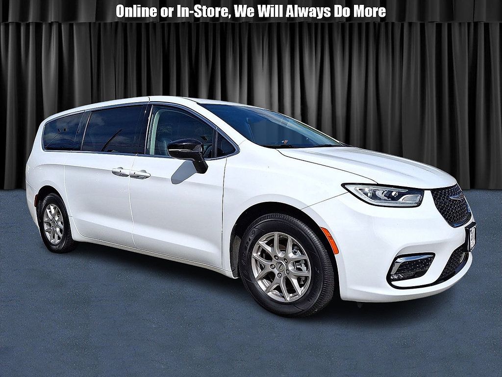 Used 2024 Chrysler Pacifica Touring-L FWD image 1