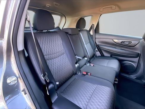 Used 2020 Nissan Rogue S image 27