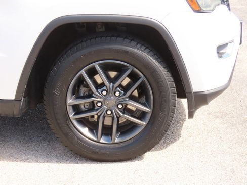 Used 2018 Jeep Grand Cherokee Limited w/ Luxury Group II image 9