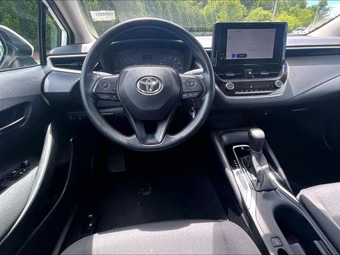Used 2025 Toyota Corolla LE FWD image 17