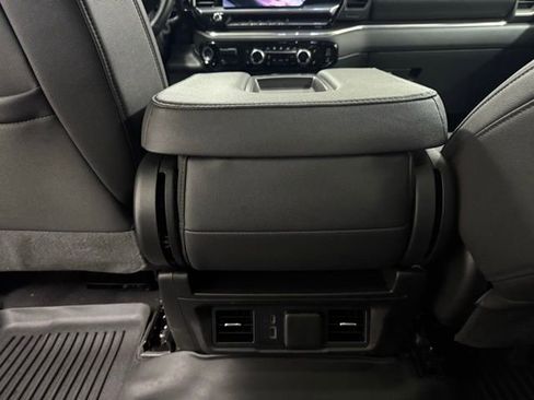 Used 2024 GMC Sierra 3500 SLT image 17