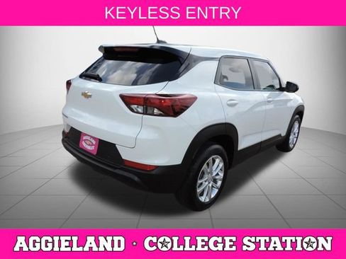 Used 2025 Chevrolet TrailBlazer LS w/ LS Convenience Package FWD image 4
