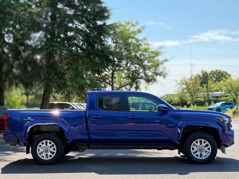 Certified 2024 Toyota Tacoma SR5 AWD/4WD image 6