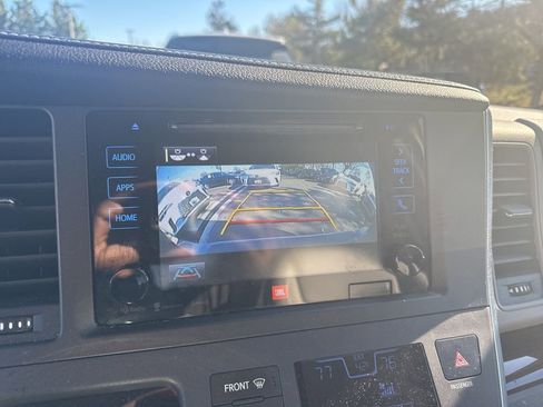 Used 2017 Toyota Sienna Limited Premium image 22