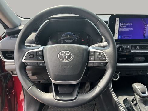 Used 2024 Toyota Grand Highlander XLE FWD image 11