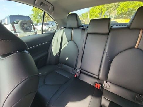 Used 2020 Toyota Camry XLE image 4